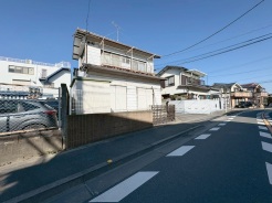 南側が道路に面しているので日当たりも良い土地です。