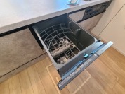 【省エネ ・ 衛生的な食器洗乾燥機付】