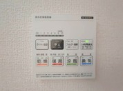 【空気もこもらず、いつもクリーンな浴室乾燥機付】