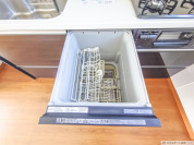 【省エネ ・ 衛生的な食器洗乾燥機付】