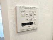 【空気もこもらず、いつもクリーンな浴室乾燥機付】