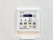 【気もこもらず、いつもクリーンな浴室乾燥機付】