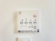 【空気もこもらず、いつもクリーンな浴室乾燥機付】