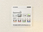 【空気もこもらず、いつもクリーンな浴室乾燥機付】