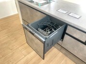【環境にも手にも優しい、食器洗乾燥機付】