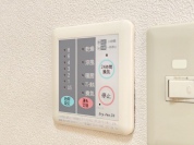 【便利な浴室暖房乾燥機つき！】