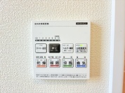 【浴室感想暖房機】