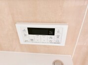 【浴室側の給湯リモコン。】