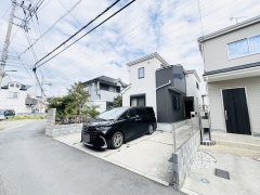 草加市両新田東町　中古戸建【】