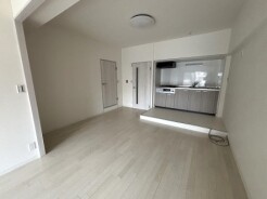 明るく広々とした空間で、心満たされる暮らしを