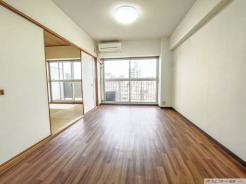 和室とリビングが続き間に。定評のあるプランを採用。
