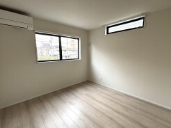 穏やかな光が心地よい、落ち着きのある空間。