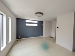 解放感あふれる２階リビングは、自然に光と風に恵まれます。
