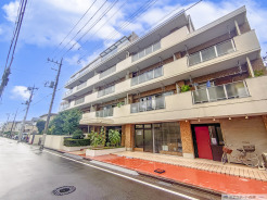 川口駅徒歩約７分の近さ。通勤や通学にも便利。
