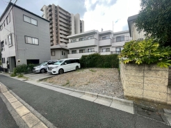 前面道路は歩道も整備され、小さなお子様にも安心です。
