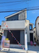 角地につき、開放感に恵まれる住居がここに。
