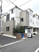 前面道路含む外観