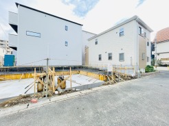 1号棟 前面道路含む現地写真
