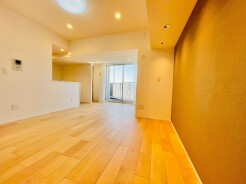 暖かな日差しが心地よく、広がりを感じさせる空間