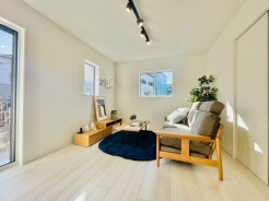 心地よい静けさに包まれた、温かみのある憩いの空間。