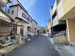 前面道路含む外観