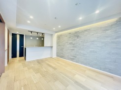 アクセントクロスが際立つＬＤＫ空間。
