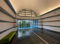 エントランス中
