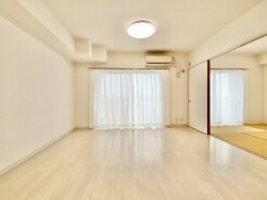ご家族みんながゆったりくつろげる広々リビング。

