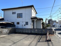 前面道路含む外観