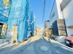 A号棟 前面道路含む現地写真
