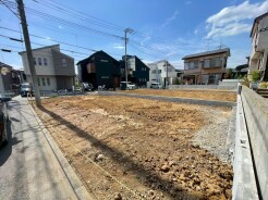 JR京浜東北・武蔵野線「南浦和」駅東口徒歩１分、提携駐車場もあります。エステート白馬南浦和店までお気軽にお問い合わせください。

