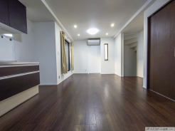 木目が美しい床が、住まいに温かみをもたらします
