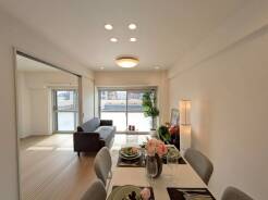 ご家族みんながゆったりくつろげる広々リビング。
