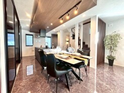 お家の中心となる大きな空間がご家族のコミュニケーションスペースになる筈です。
