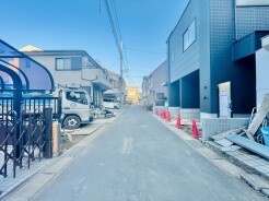 前面道路含む外観