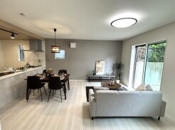 2号棟 開放感と採光にこだわった広々ＬＤＫ。
