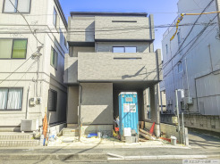 足場が外れて、スッキリした外観が見えてきました。
