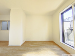 ご家族みんながゆったりくつろげる広々リビング。
