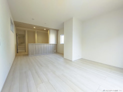 2号棟 開放感と採光にこだわった広々ＬＤＫ。
