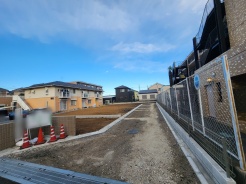 C号棟 前面道路含む現地写真
