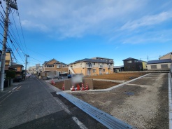 D号棟 前面道路含む現地写真
