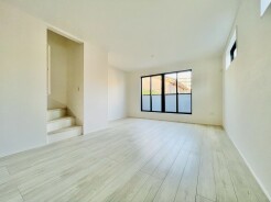 家族の動線が分かりやすいと定評のあるリビングイン階段を採用したプラン。
