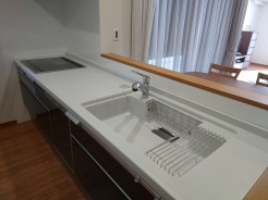 料理をしながらでもご家族との会話を楽しめる対面キッチン。
