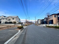 閑静な住宅街、前面道路１６mと広々！