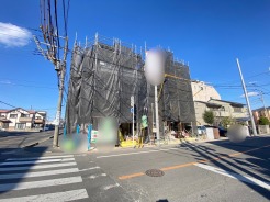 前面道路含む外観