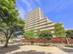 南浦和駅まで徒歩約７分でアクセスできる立地は、マンションならでは。
