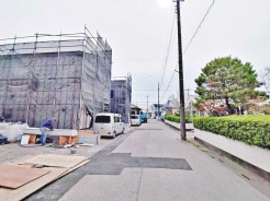 前面道路含む現地写真
