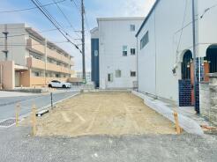 角地につき、開放感に恵まれる住居がここに。
