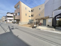 前面道路含む外観