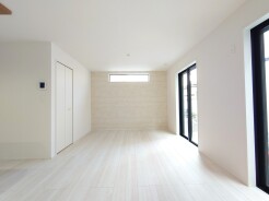 ご家族みんながゆったりくつろげる広々リビング。
